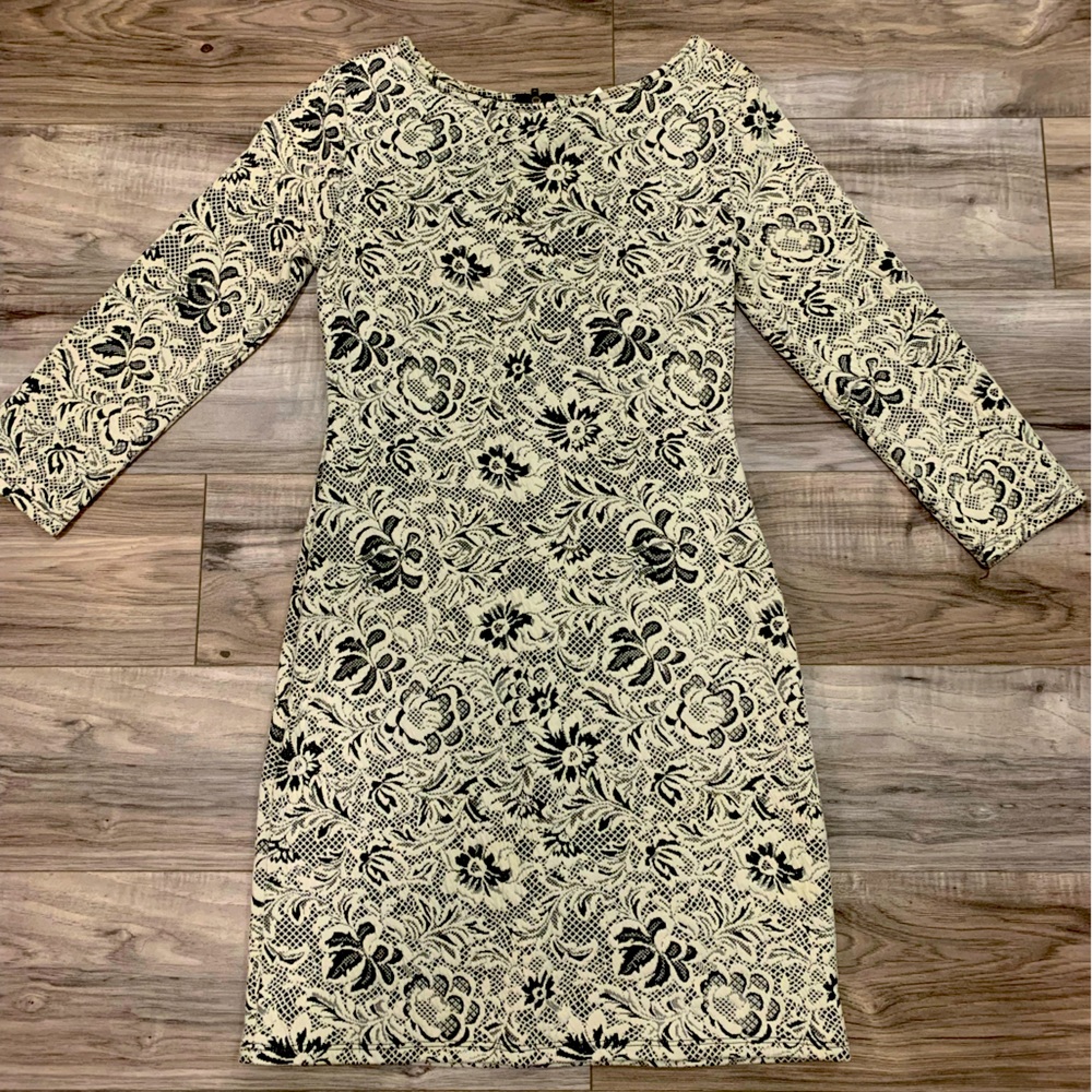 Lace material mini long sleeve dress
